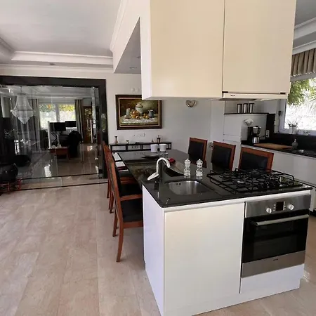 Вілла Goldcity Luxury 3+1 With Pool Free Aquapark